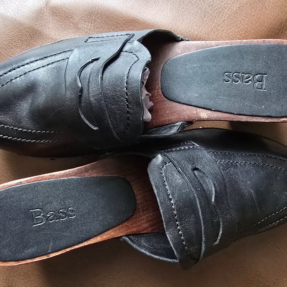 Bass Ladies Vintage Clogs Size 9M Leather Uppers